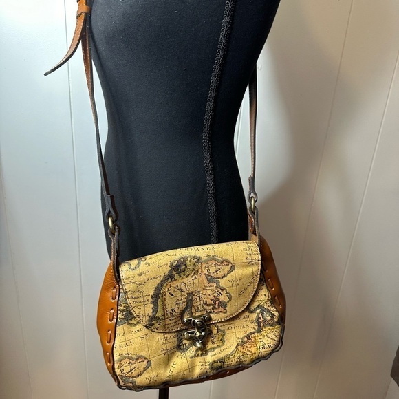 NWOT Patricia Nash Lucia Crossbody European Map with Tan Trim Purse - Picture 2 of 13